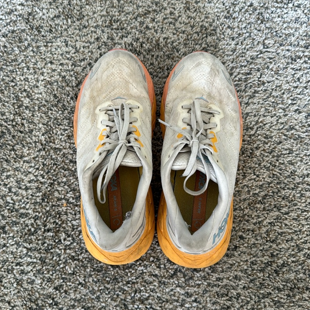 HOKA Arahi 6